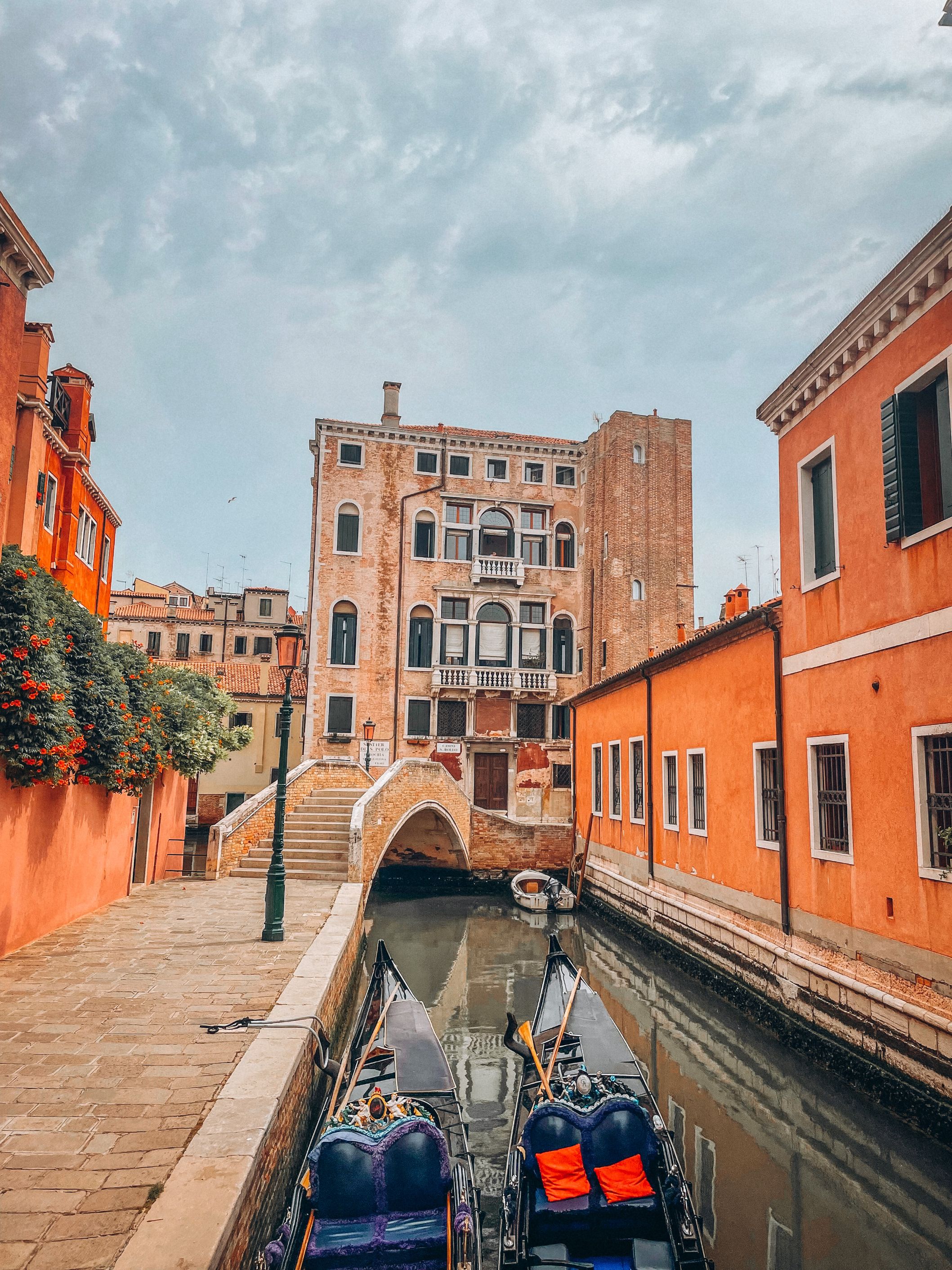 venice gondola photo